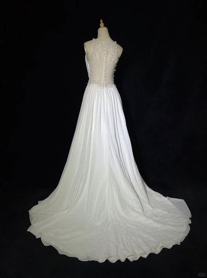 Romantisches A-Linien Brautkleid Chiffon Rundhals mit Perlen und Kristallen Weiß Langes Hochzeitskleid N3405