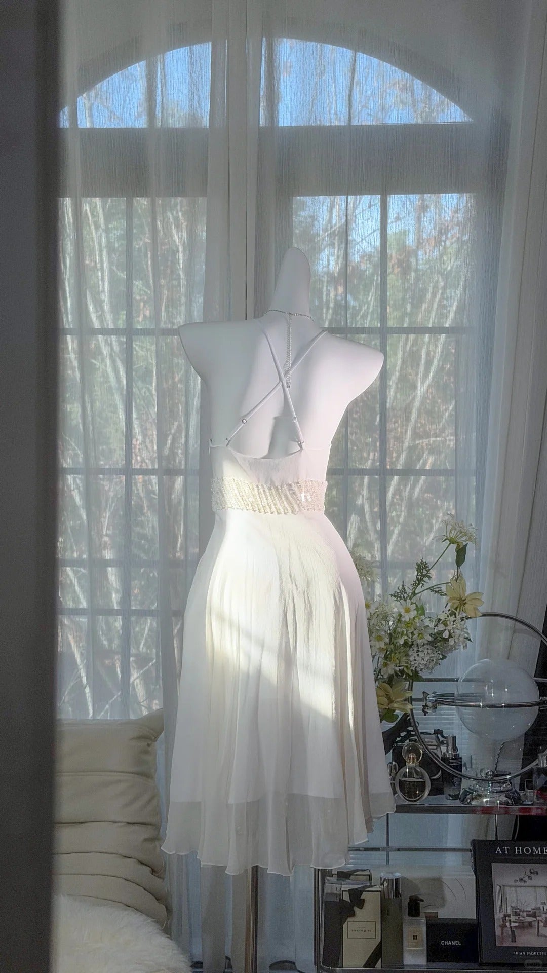 Idées de Robe Courte d'Anniversaire et Tenues de Rentrée Sexy en Chiffon Blanc avec Bretelles Fines et Col Américain pour Femmes N3526