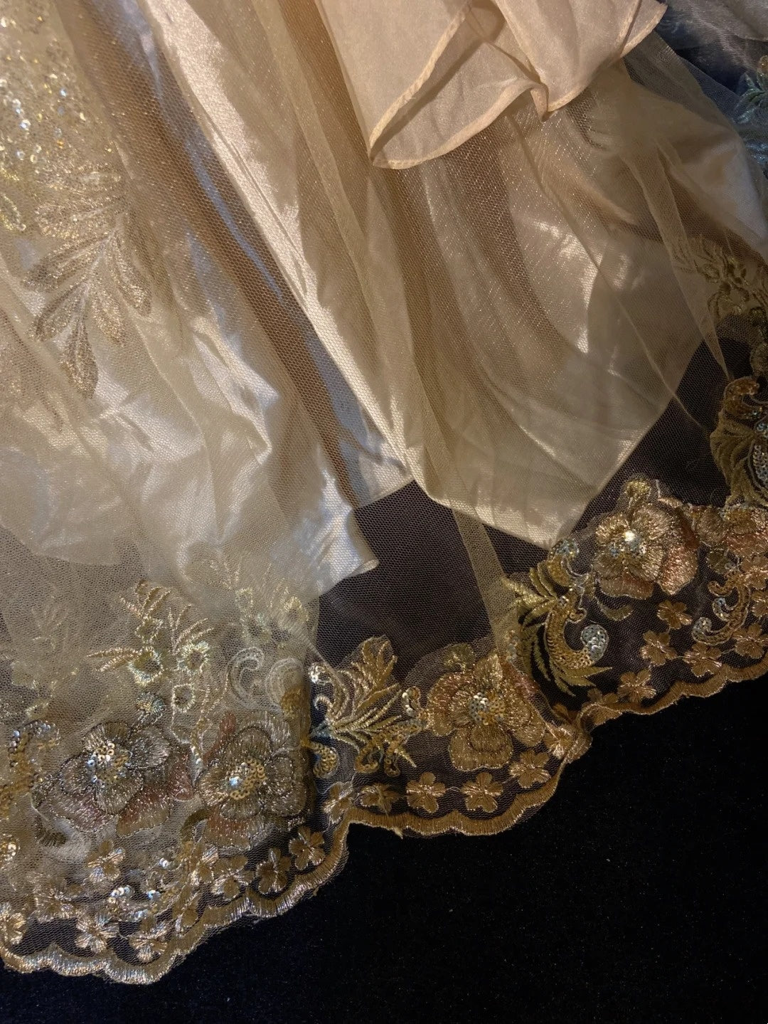 Inspiration Robes de bal vintage Sirène Halter Dorée Sans manches Années 80 Avec Appliques Robes de soirée N3371