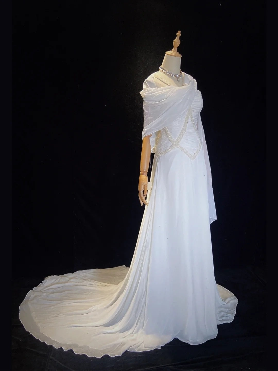 Romantische Meerjungfrauen-Brautkleider Neckholder Chiffon mit Perlen Weißes langes Brautkleid N3404
