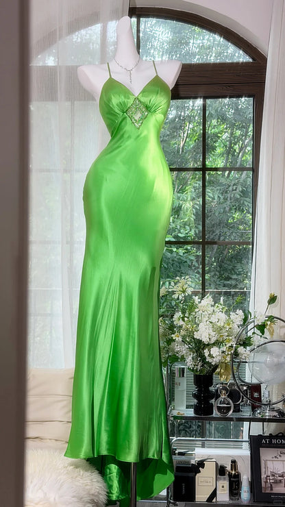 Elegantes Meerjungfrauen-Spaghettiträger-Satin-Kleid in Grün mit offenem Rücken, aus Chiffon, bodenlang, für den Abschlussball, Inspo, formelle Outfits RB4514