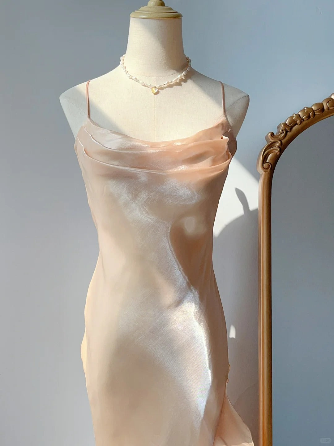 Robes de bal vintage sirène à fines bretelles dorées avec volants sans manches longues tenues de soirée formelles RB4252