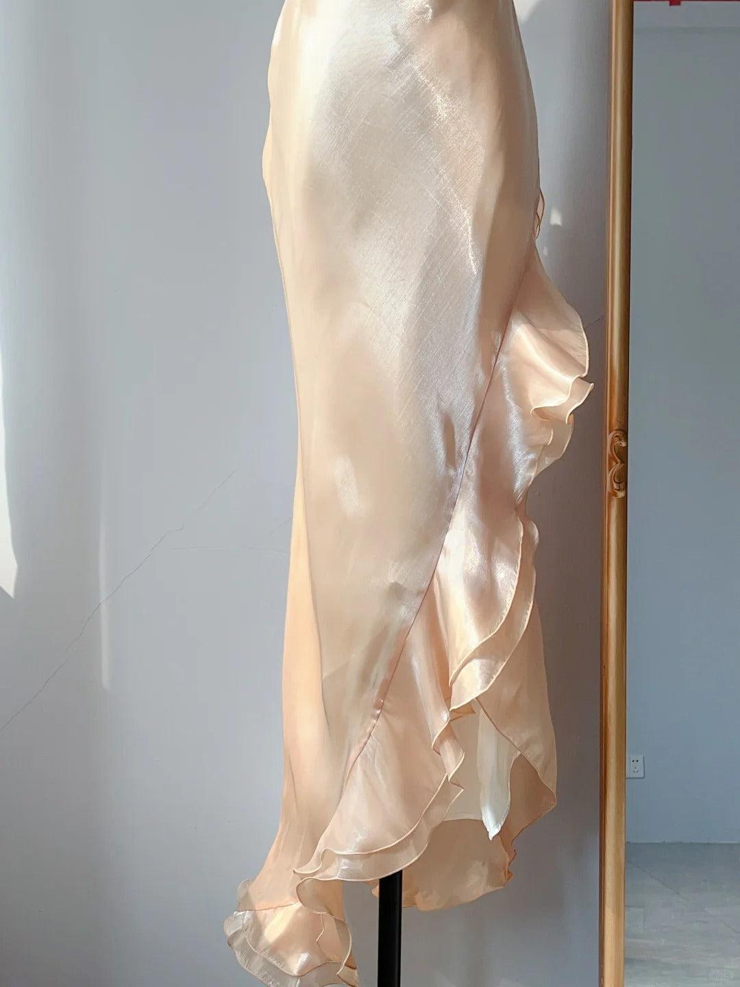 Robes de bal vintage sirène à fines bretelles dorées avec volants sans manches longues tenues de soirée formelles RB4252