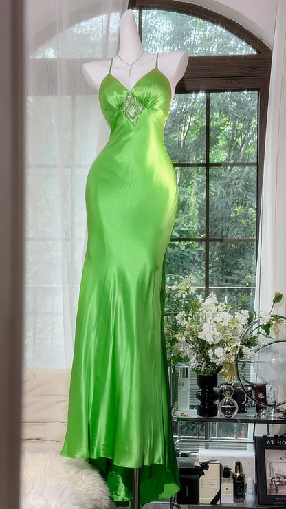 Elegantes Meerjungfrauen-Spaghettiträger-Satin-Kleid in Grün mit offenem Rücken, aus Chiffon, bodenlang, für den Abschlussball, Inspo, formelle Outfits RB4514