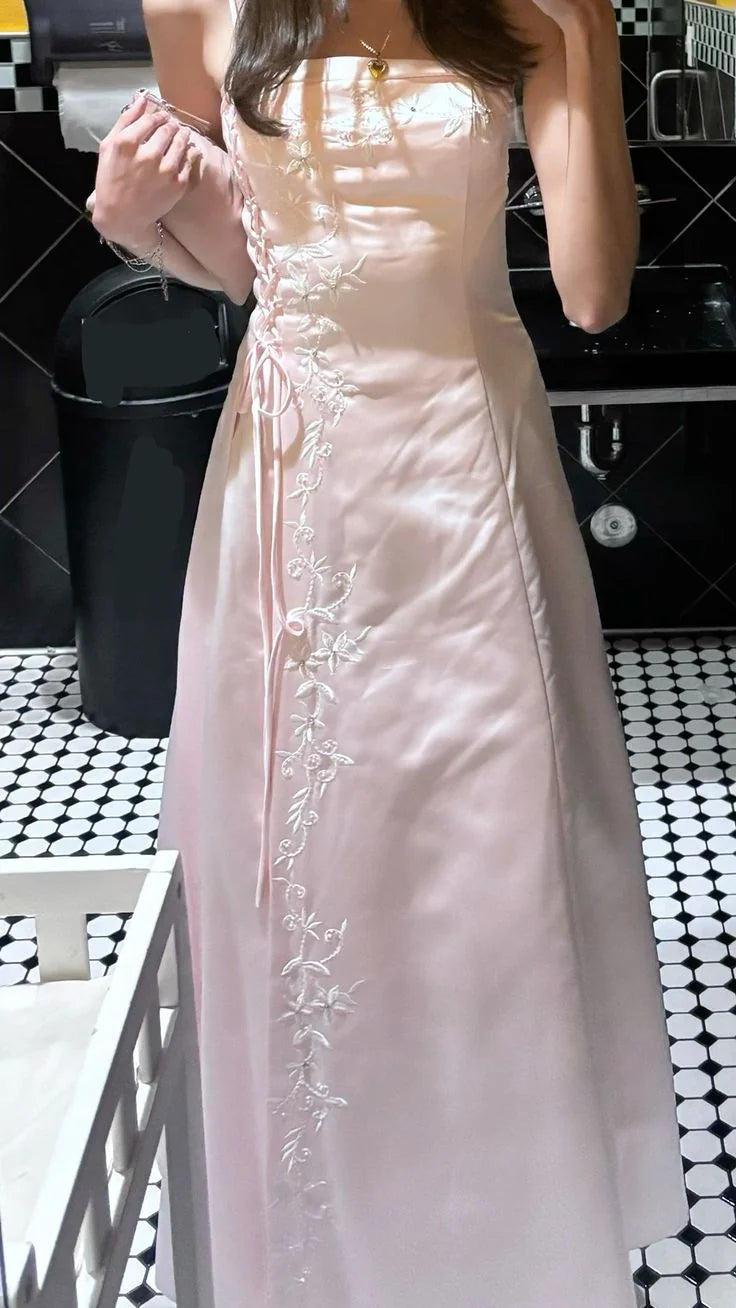 Robe de bal de promo longue rose clair, coupe trapèze, bretelles spaghetti, style vintage années 90, idéale pour les lycéennes et les adolescentes (N1658).